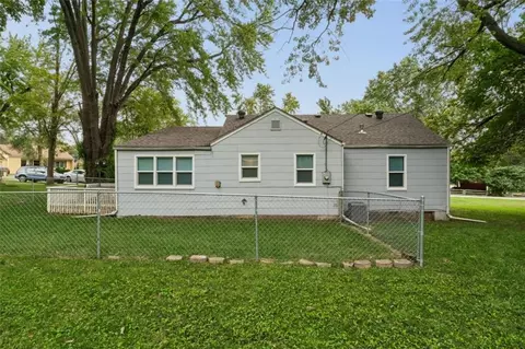Exterior - 2 Eavey Cir, Harrisonville, MO 64701 photo 7 of 12