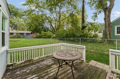 Exterior - 2 Eavey Cir, Harrisonville, MO 64701 photo 10 of 12