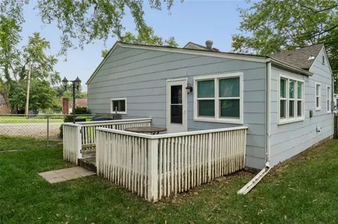 Exterior - 2 Eavey Cir, Harrisonville, MO 64701 photo 8 of 12