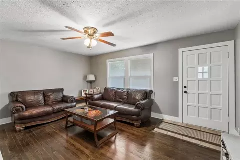 Living - 2 Eavey Cir, Harrisonville, MO 64701 photo 2 of 2
