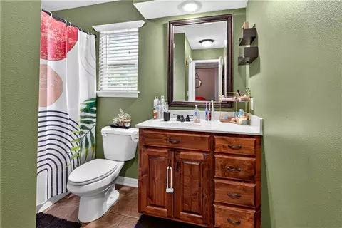 Bath - 108 S Wright St, Frontenac, KS 66763 photo 2 of 3