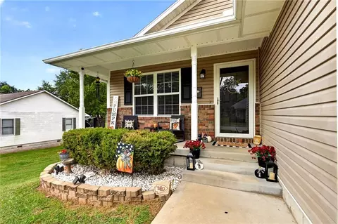 Exterior - 108 S Wright St, Frontenac, KS 66763 photo 2 of 8