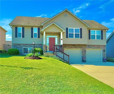4004 Greywood Ln, Saint Joseph, MO 64505