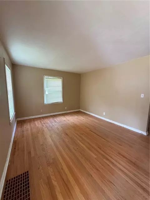 4421 College Ave, Kansas City, MO 64130