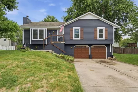 1708 Brent Ln, Greenwood, MO 64034