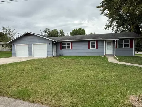 203 Mohawk Ave, Hiawatha, KS 66434