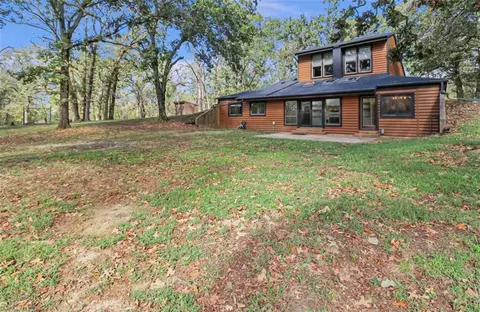 Exterior - 1104 Meadow Rd, Cherryvale, KS 67335 photo 4 of 10