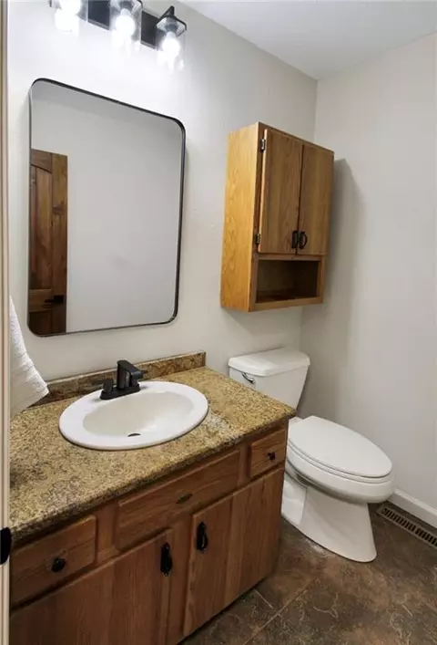 Bath - 1104 Meadow Rd, Cherryvale, KS 67335 photo 5 of 5