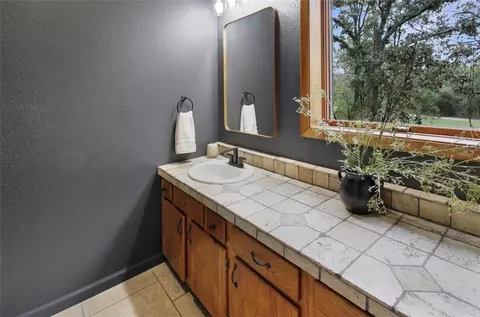 Bath - 1104 Meadow Rd, Cherryvale, KS 67335 photo 1 of 5