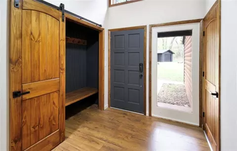 Entry Way - 1104 Meadow Rd, Cherryvale, KS 67335 photo 2 of 5
