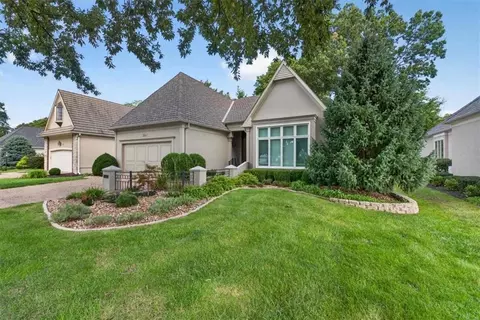 5256 W 115th Ter, Leawood, KS 66211
