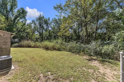 Exterior - 734 Riverview Dr, Saint Joseph, MO 64503 photo 10 of 12