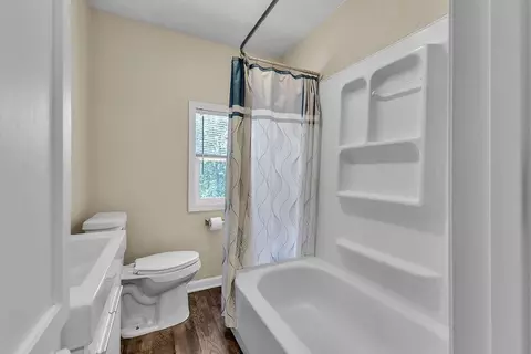 Bath - 734 Riverview Dr, Saint Joseph, MO 64503 photo 1 of 1