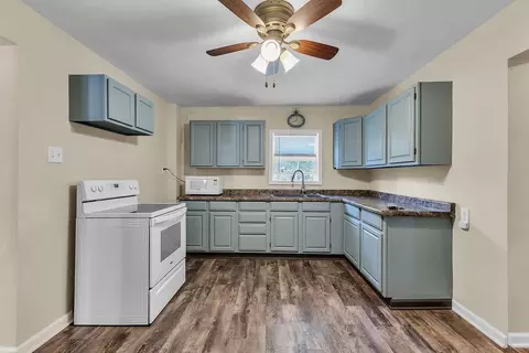 Entry Way - 734 Riverview Dr, Saint Joseph, MO 64503 photo 1 of 3