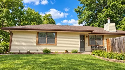 2700 NW 5th St, Blue Springs, MO 64014