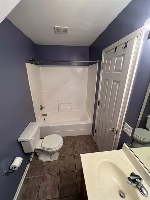 Bath - 4217 N Devonshire Dr, Saint Joseph, MO 64506 photo 2 of 2