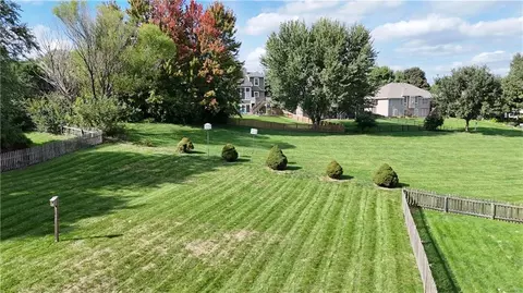 Exterior - 4217 N Devonshire Dr, Saint Joseph, MO 64506 photo 2 of 4