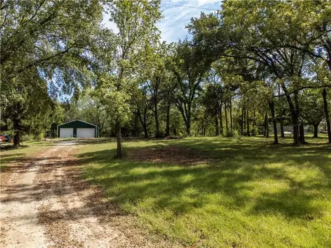 8423 S Russell Rd, Oak Grove, MO 64075
