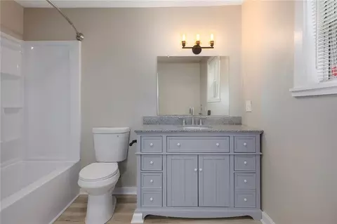Bath - 1400 E Hayward Ave, Independence, MO 64050 photo 1 of 3