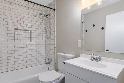 Bath - 1400 E Hayward Ave, Independence, MO 64050 photo 3 of 3