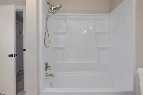 Bath - 1400 E Hayward Ave, Independence, MO 64050 photo 2 of 3
