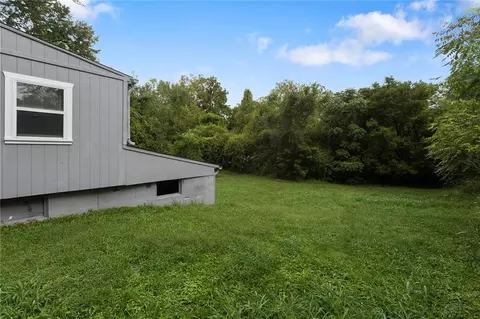 Exterior - 1400 E Hayward Ave, Independence, MO 64050 photo 10 of 10