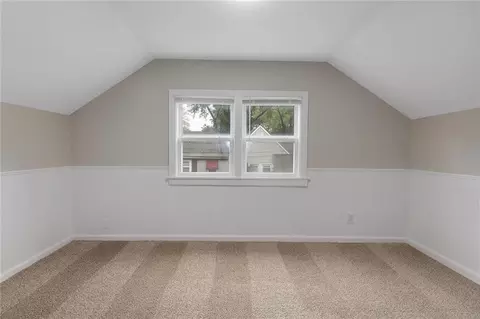 Bedroom - 1400 E Hayward Ave, Independence, MO 64050 photo 5 of 8