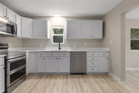 Kitchen - 1400 E Hayward Ave, Independence, MO 64050 photo 1 of 2