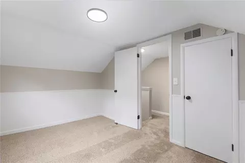 Bedroom - 1400 E Hayward Ave, Independence, MO 64050 photo 6 of 8