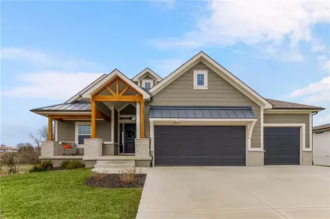 2023 SW Hook Farm Dr, Lees Summit, MO 64082