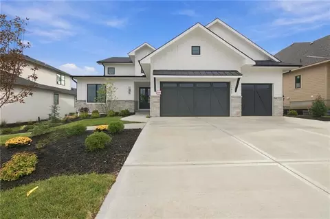 17609 Knox St, Overland Park, KS 66221