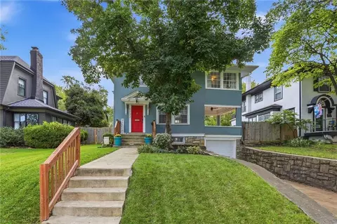 6133 Brookside Blvd, Kansas City, MO 64113