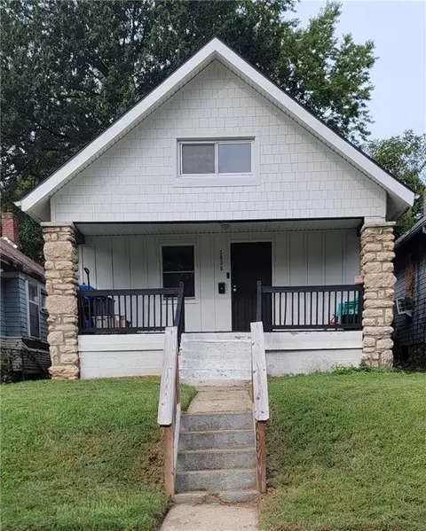 3838 Chestnut Ave, Kansas City, MO 64128