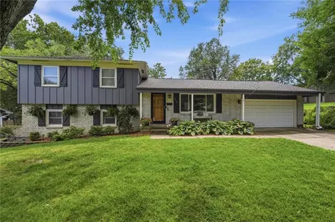 8133 W 93rd St, Overland Park, KS 66212