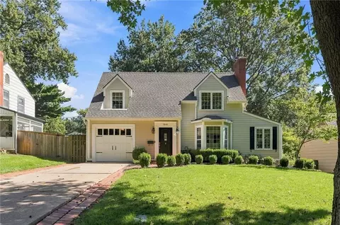 5545 Canterbury Rd, Fairway, KS 66205