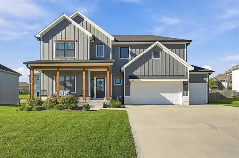 1025 NW 95th Ter, Kansas City, MO 64155