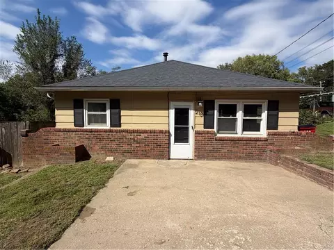 218 Highland Ave, Lexington, MO 64067