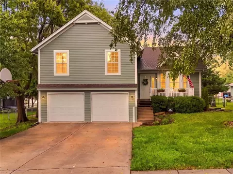 1711 Sunset Dr, Kearney, MO 64060