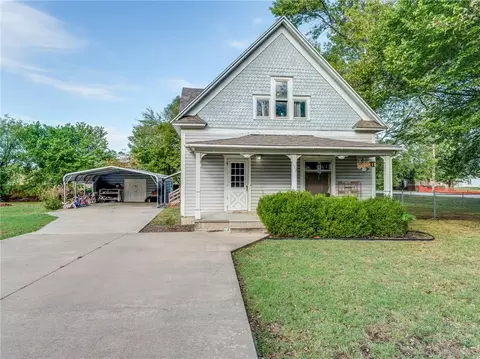 113 N Bradley St, Caney, KS 67333
