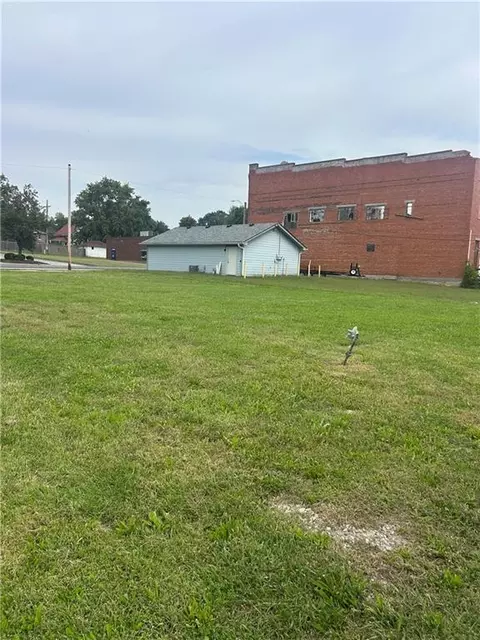 413 Frank St, Edgerton, MO 64444 photo 2