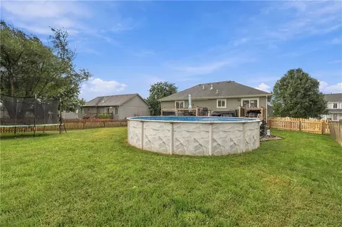 Exterior - 1010 E 16th St, Kearney, MO 64060 photo 5 of 5