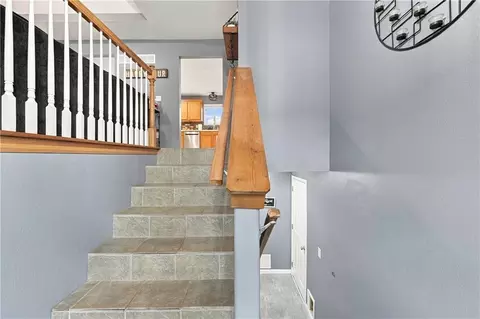 Entry Way - 1010 E 16th St, Kearney, MO 64060 photo 2 of 2