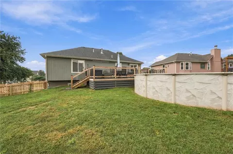 Exterior - 1010 E 16th St, Kearney, MO 64060 photo 4 of 5
