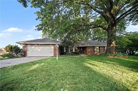 420 Glendale Rd, Liberty, MO 64068