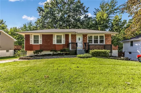 7644 NW Milrey Dr, Kansas City, MO 64152