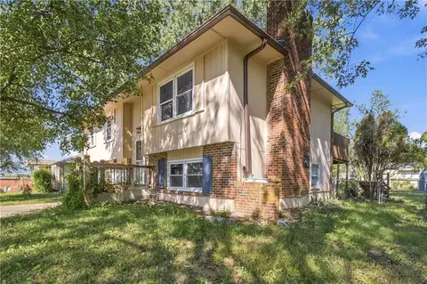 Exterior - 103 Fairview Ave, Warrensburg, MO 64093 photo 4 of 9