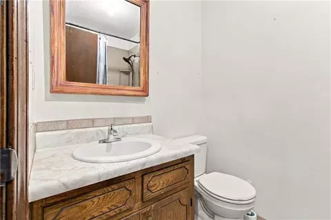 Bath - 103 Fairview Ave, Warrensburg, MO 64093 photo 1 of 5
