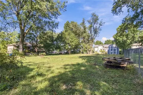 Exterior - 103 Fairview Ave, Warrensburg, MO 64093 photo 7 of 9