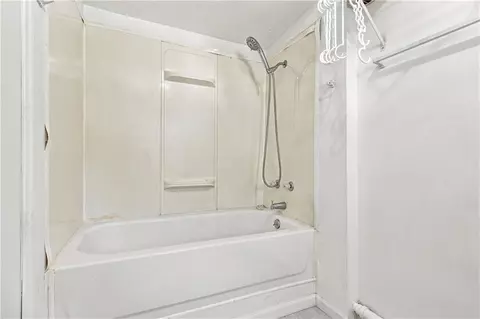 Bath - 103 Fairview Ave, Warrensburg, MO 64093 photo 5 of 5