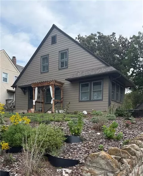 3729 State Line Rd, Kansas City, MO 64111